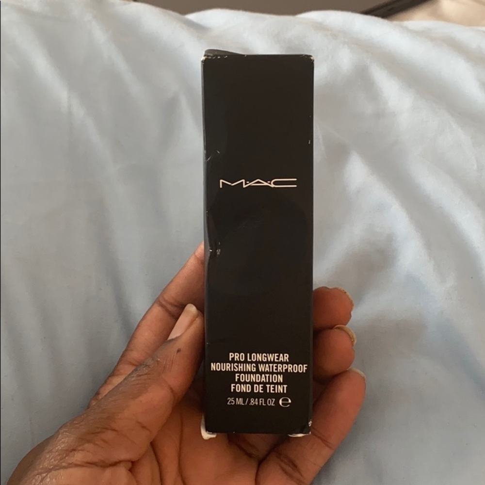 MAC PRO Longwear Foundation